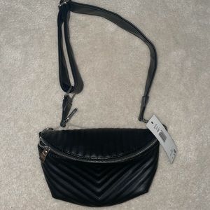 Black fanny pack